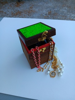 Trinket Box As a Jewelry Box (Caja de Chucherías Como Joyero)
