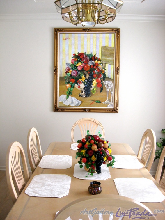 Painting on Main Dinning Room Wall (Pintura en la Pared del Comedor Principal)