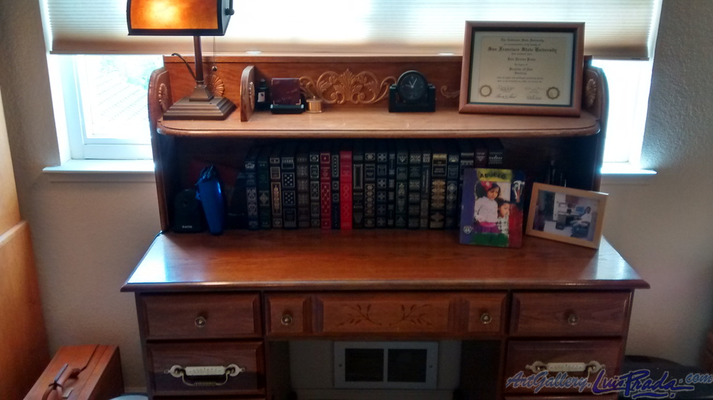 Desk Shelf, 1 (Repisa de Escritorio, 1)