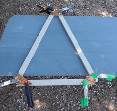 Skid isosceles triangle. Angles cut, added base -Triángulo isósceles de la plataforma deslizante. Ángulos recortados, adicionada base