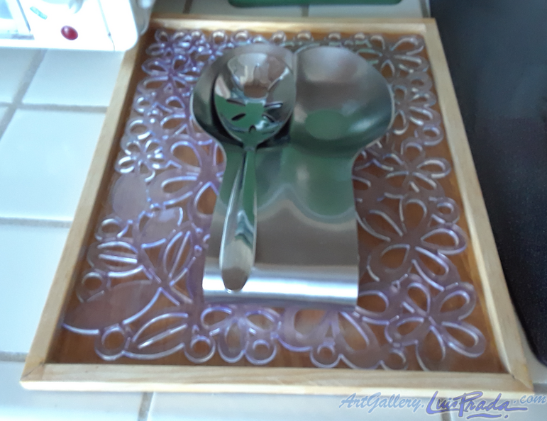 tray_with_kitchen_scoop1.png