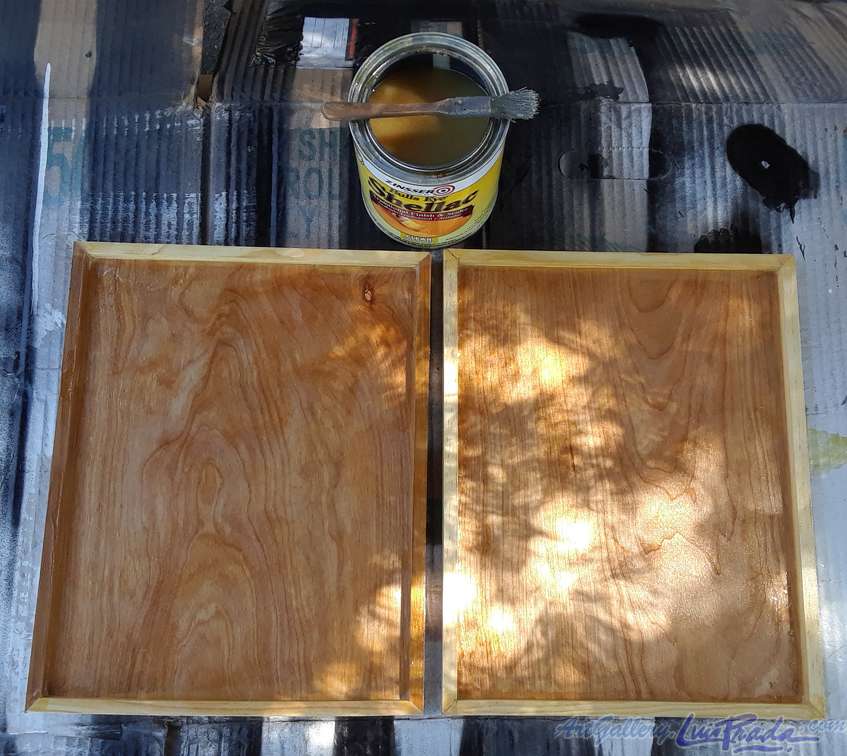Trays Being Painted On Top With Lacquer - Bandejas Siendo Pintadas Encima Con Laca